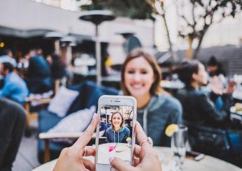 Phubbing: significato, definizione esempi e soluzioni del fenomeno sempre più diffuso