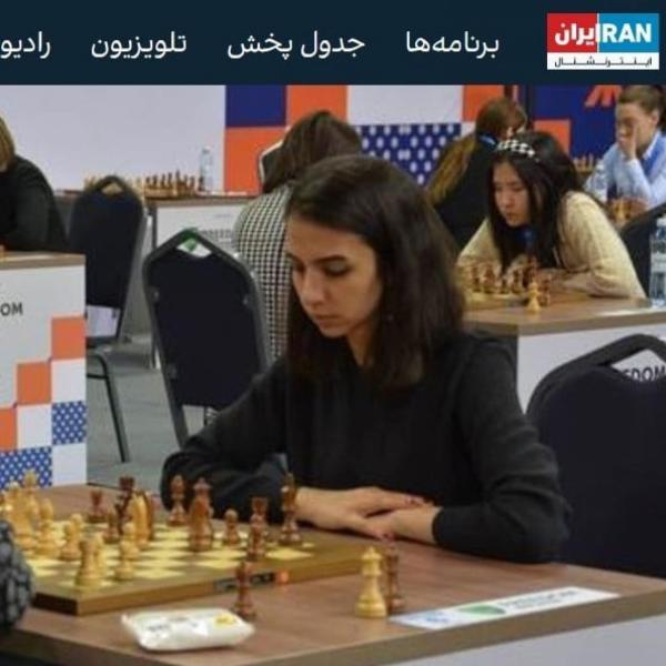 Campionessa iraniana di scacchi partecipa al Campionato mondiale se…