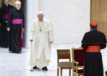 Papa Francesco all’Udienza generale dedicata ai vizi: “Dobbiamo mangiare per vivere, non vivere per mangiare”