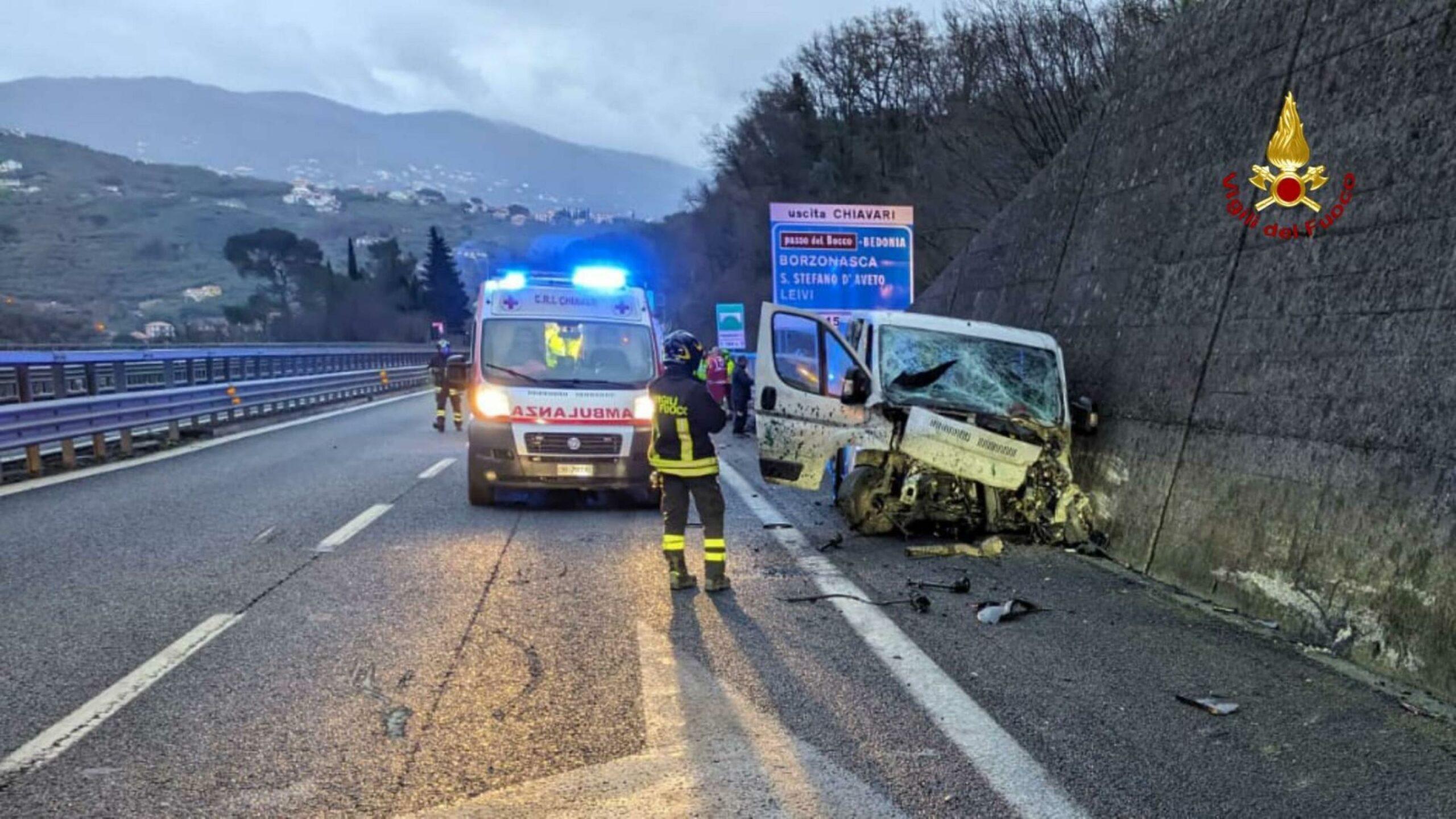 Imperia, incidente in via Nazionale: scontro tra due auto, tre persone ferite