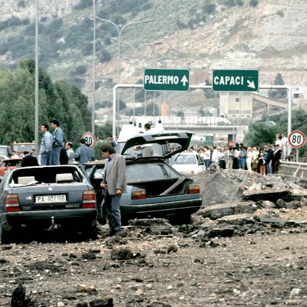 Strage di Capaci, il ricordo nel 32esimo anniversario della morte del giudice Falcone. Palermo, partito il corteo di sindacati, studenti e associazioni. Grasso: “Ancora oggi non c’è verità per intero”