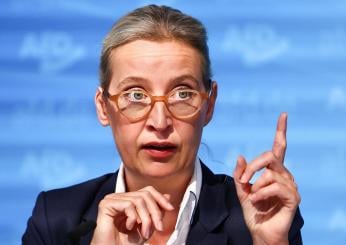 Germania, chi è Alice Weidel: età, moglie, figli, altezza, canale TikTok della co-presidente di Afd che invoca la Dexit | FOTO E VIDEO