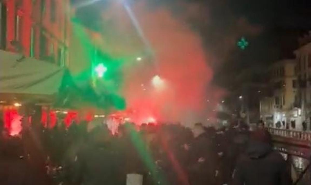 Milano, scontri sui Navigli tra ultras Milan e Psg: diversi feriti….