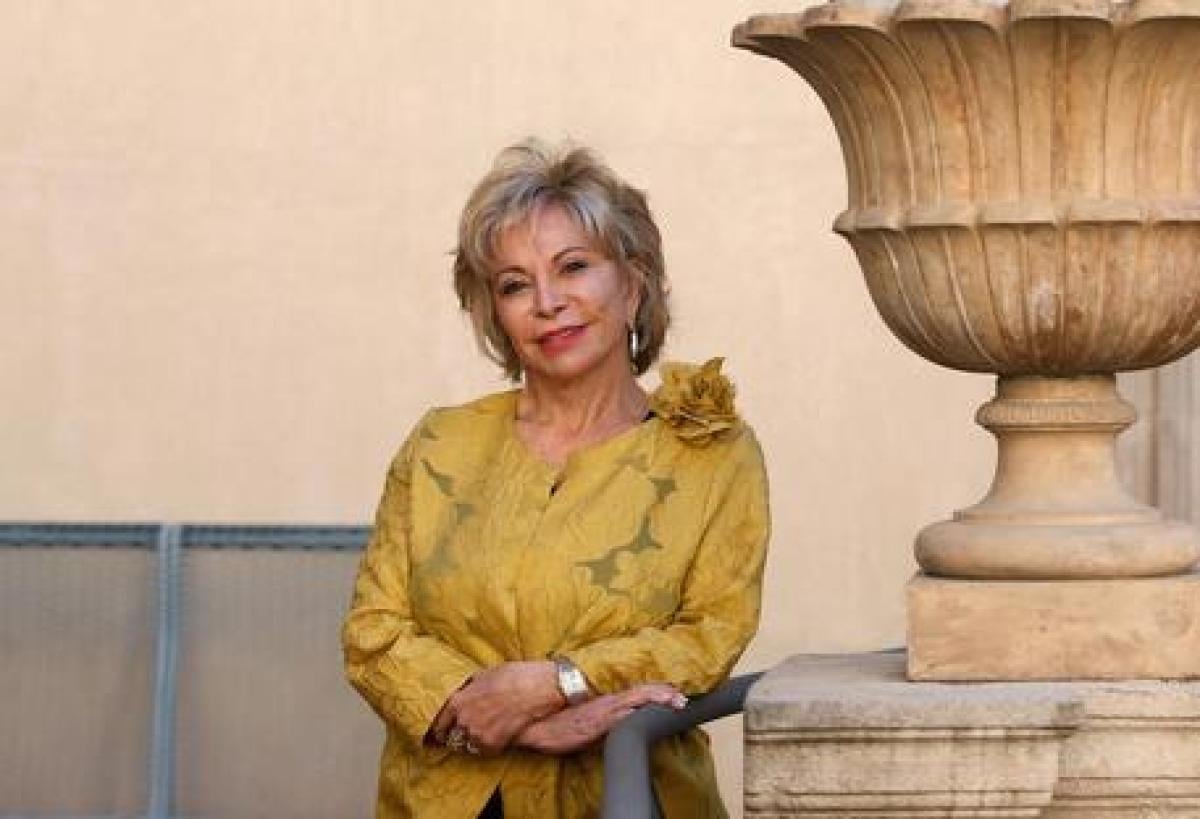 Isabel Allende compie 80 anni. Auguri all’autrice de “La casa degli…