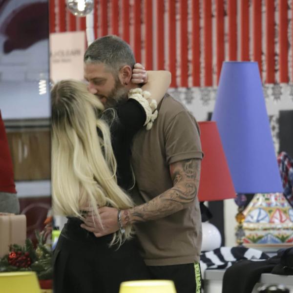 Edoardo Tavassi e Micol Incorvaia bacio nella notte al GF Vip