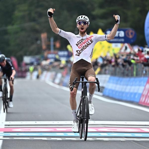 Giro d’Italia 2023, Paret-Peintre conquista la 4a tappa: Evenepoel …