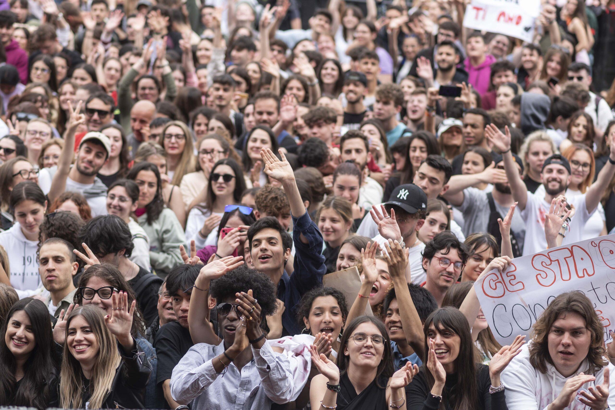 Emma omaggia il papà al concerto del primo maggio: “Qualunque cosa succeda”