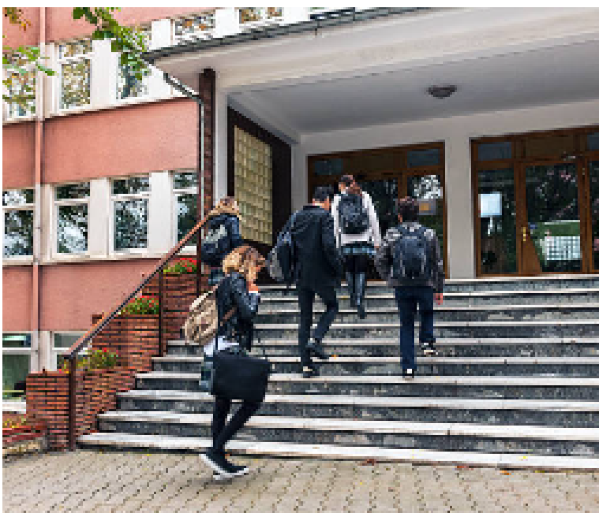 Corso di arabo al Bachelet di Abbiategrasso: gli studenti difendono il progetto. Prof.ssa Quaglia: “Polemiche vuote. Il corso? Step di inclusione importante”