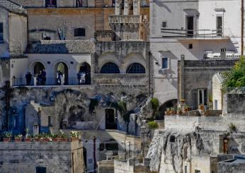 Matera, crollo di una palazzina in pieno centro oggi: gli operai stavano ristrutturando l’edificio ed erano in pausa pranzo