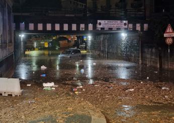 Genova, una frana isola Pieve Ligure e sfiora uno scuolabus: il maltempo crea disagi