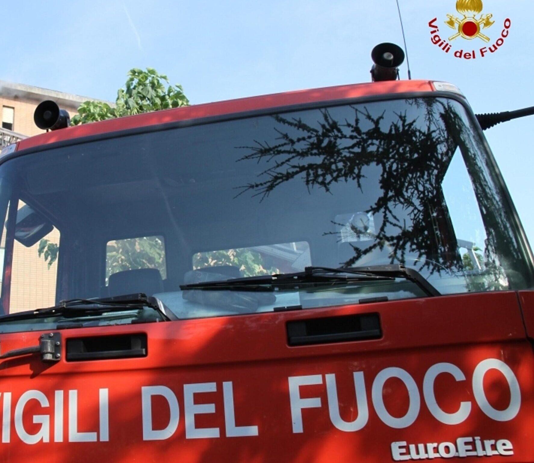 Firenze, incendio in via Pacinotti: danneggiata la cucina di un ristorante, non ci sono feriti