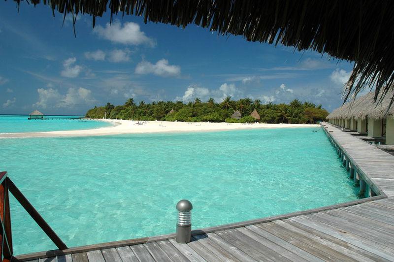 Maldive, il presidente Muizzu chiede fondi internazionali contro l’innalzamento del livello del mare: “Colpa della crisi climatica”