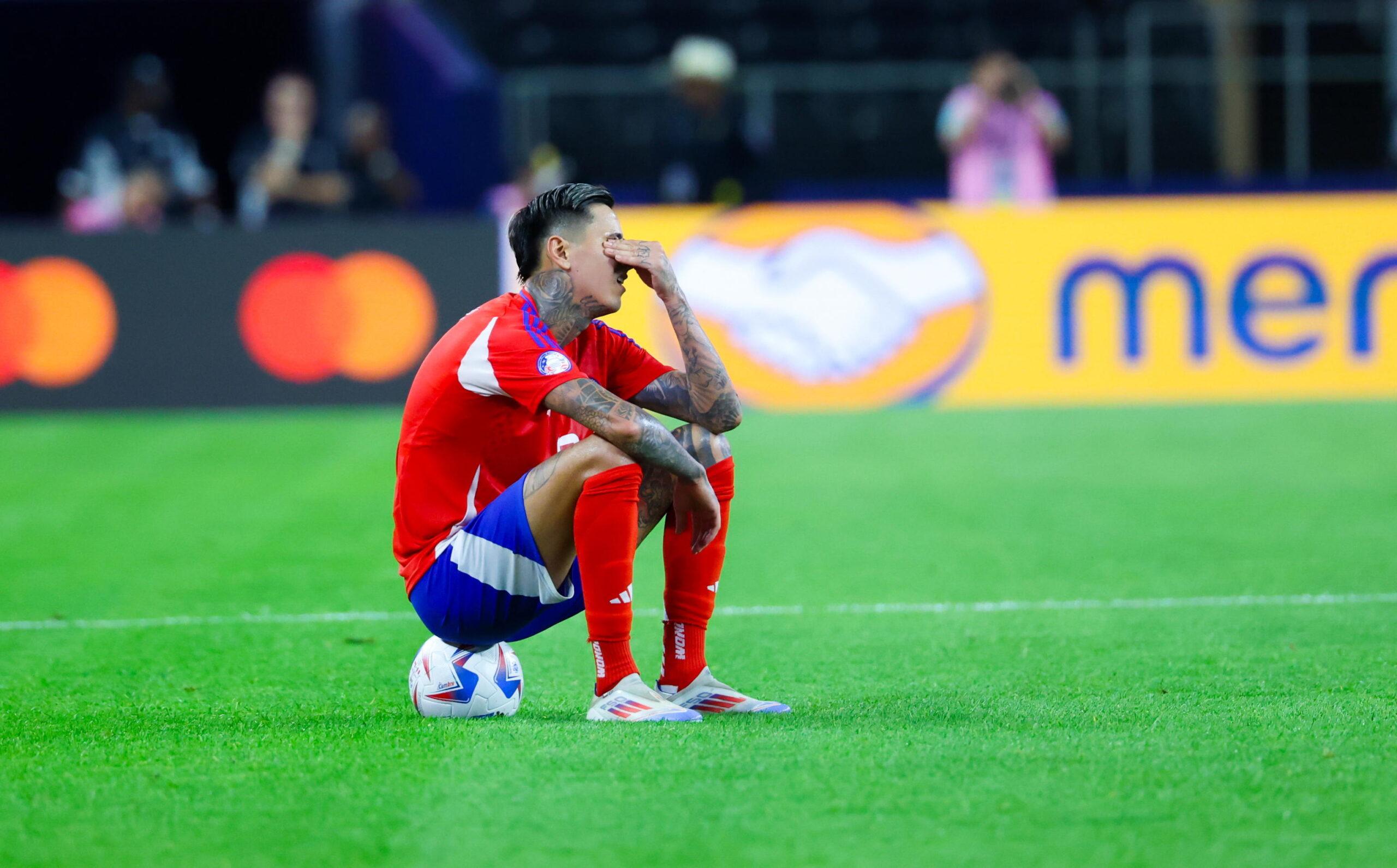 Copa America, Cile-Perù su un maxischermo durante una veglia funebre | VIDEO