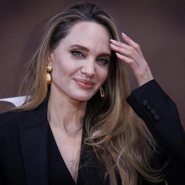 Angelina Jolie e Akala, incontro segreto: “Hanno trascorso due notti in un albergo a Londra”