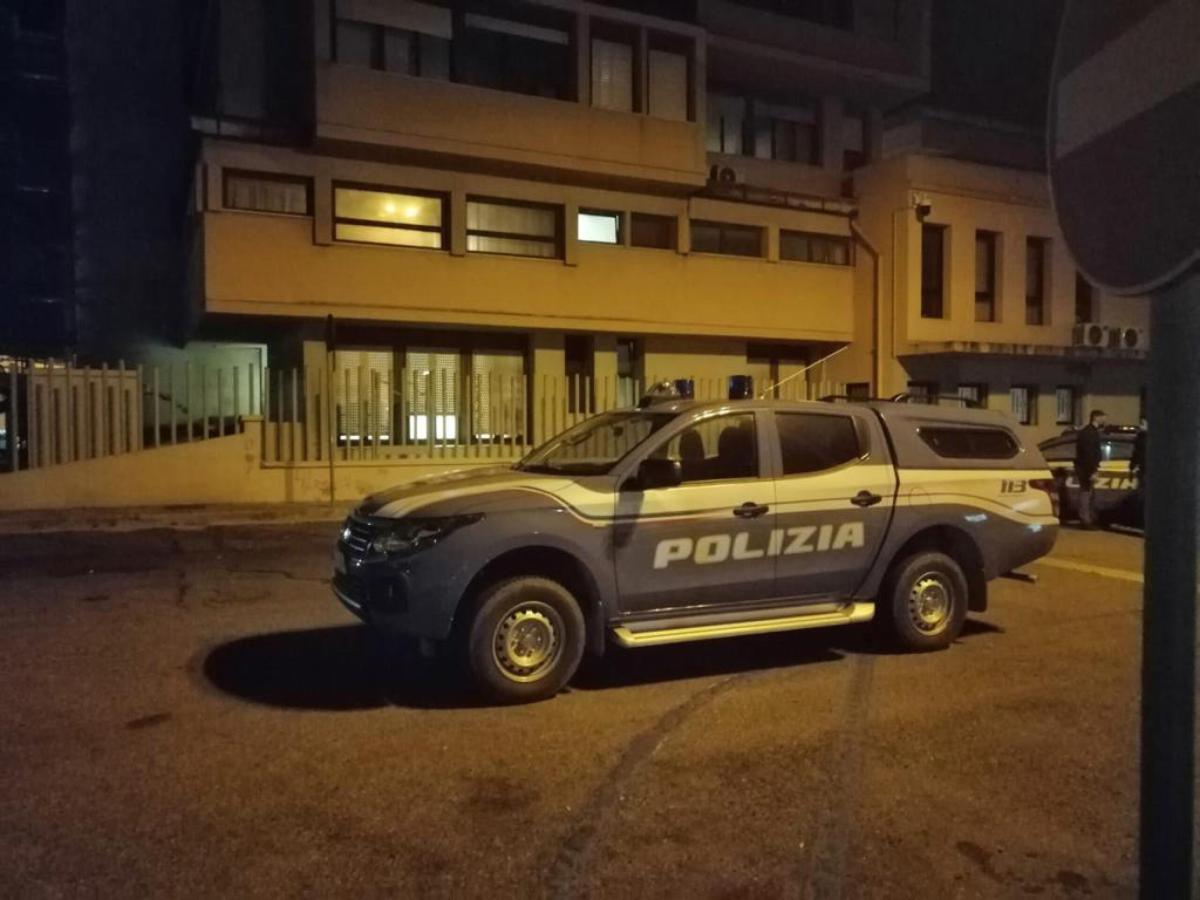 Cagliari, chi è il 17enne che ha accoltellato il padre con un machete a Quartu Sant’Elena? L’aggressione dopo un litigio