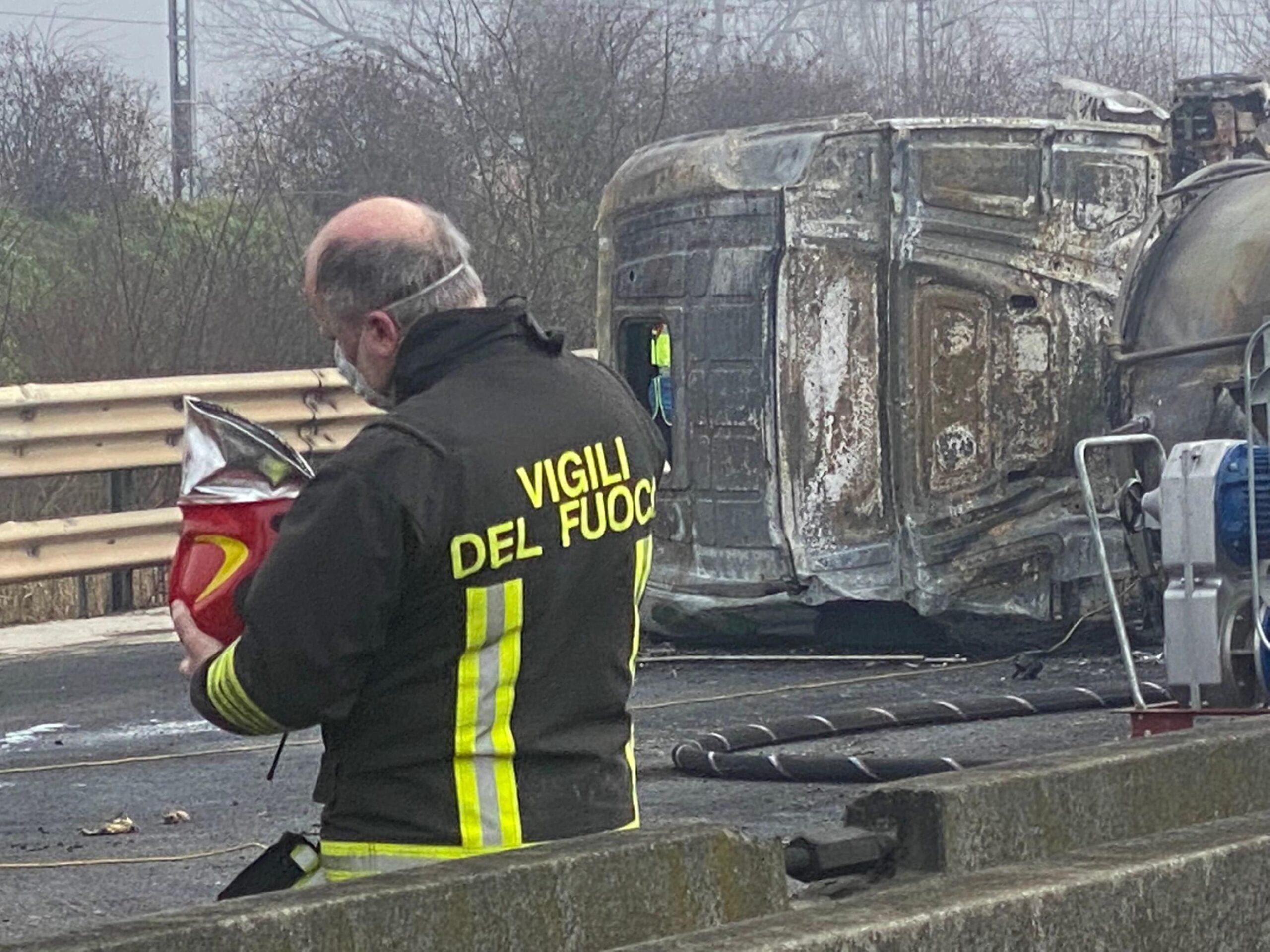 Drammatico incidente in A1 tra Pontecorvo e Ceprano: auto si ribalta, 3 feriti