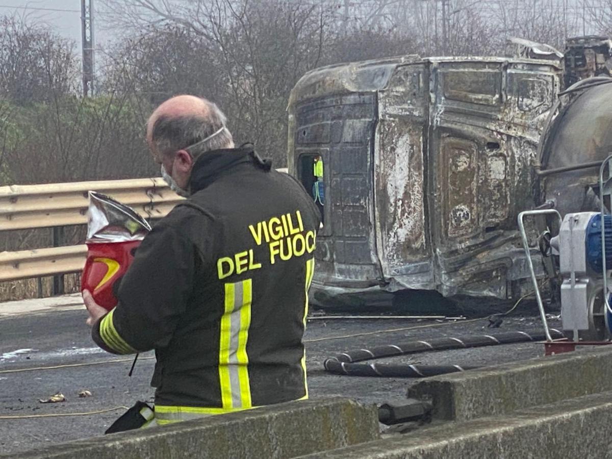 Drammatico incidente in A1 tra Pontecorvo e Ceprano: auto si ribalt…