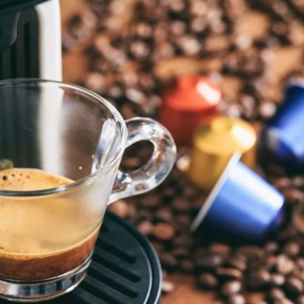 Ecco perché non si dovrebbe bere il caffè in capsule, pericolo tossicità