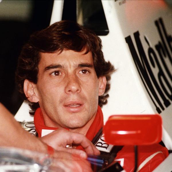 Imola celebra Senna a 30 anni dalla scomparsa, Tajani: “Dentro di lui albergavano i valori dello sport”