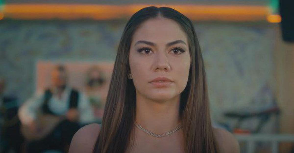 Demet Ozdemir è in Italia, l’attrice turca a Milano per il concerto…