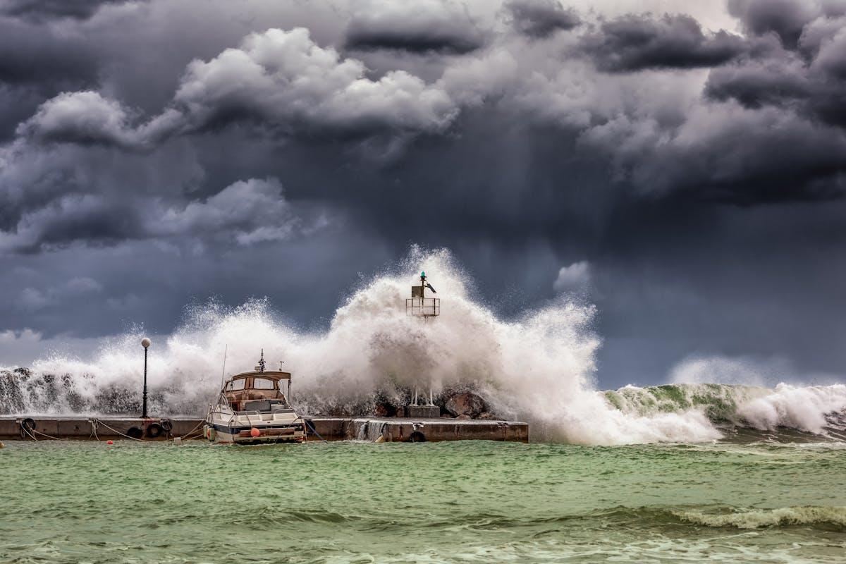 Polizza clima obbligatoria per tutti: le ipotesi per imprese e famiglie