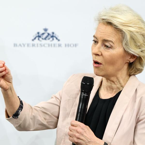 Commissione europea, la presidente Von Der Leyen si candida per un secondo mandato