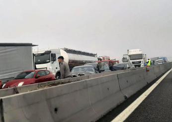 Piacenza, incidente sull’A21: scontro tra camion ed auto, un morto e 7 feriti