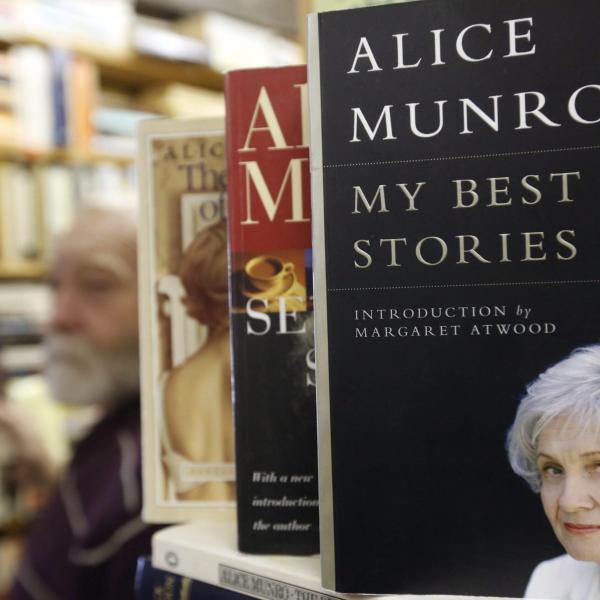 Chi è Alice Munro? Causa morte, età, mariti e figli della scrittrice canadese vincitrice del Nobel per la letteratura nel 2013