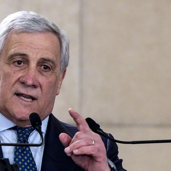 Il Tajani rassicurante su Mes ed Europee 2024: “Posizioni diverse, ma nessuna spaccatura nel governo”