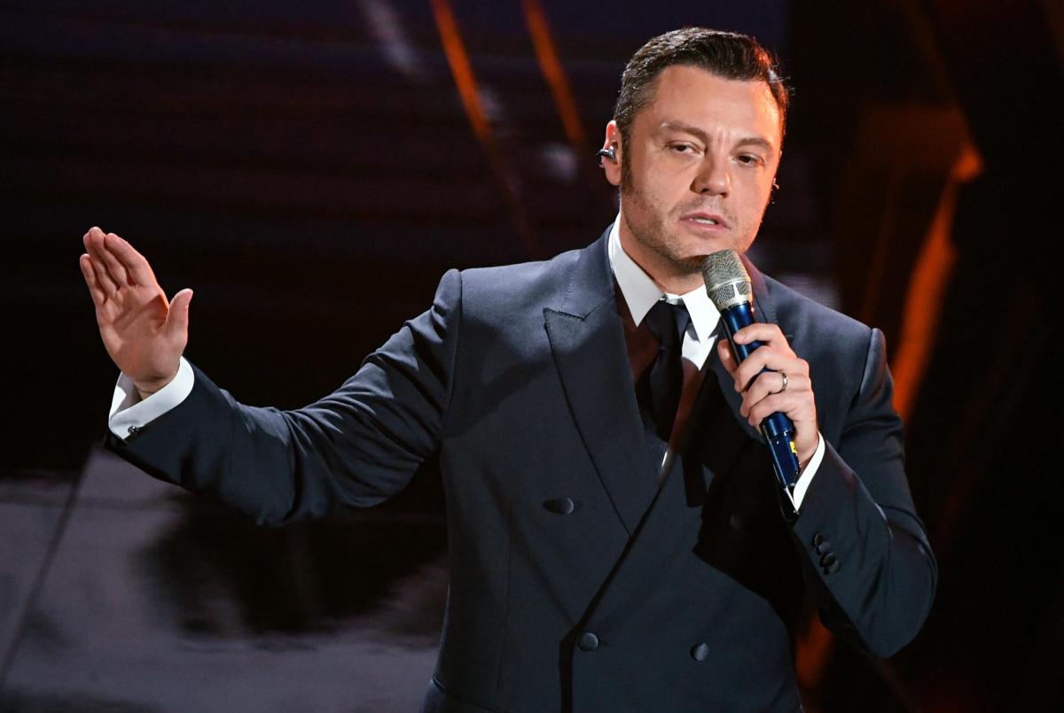 Tiziano Ferro annuncia la malattia: “Ho un nodulo alle corde vocali…