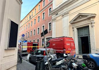 Cade ascensore in un palazzo in centro a Roma: un morto e due feriti | FOTO