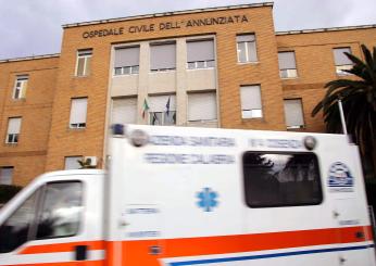 Cosenza, 17enne non patentato su moto si scontra con auto polizia: morto