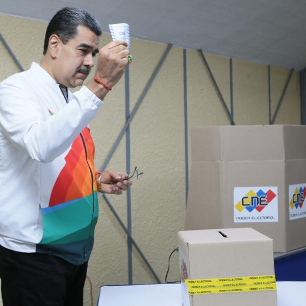 In Venezuela passa il referendum sull’annessione di una parte della Guyana. Maduro: “Vittoria schiacciante”