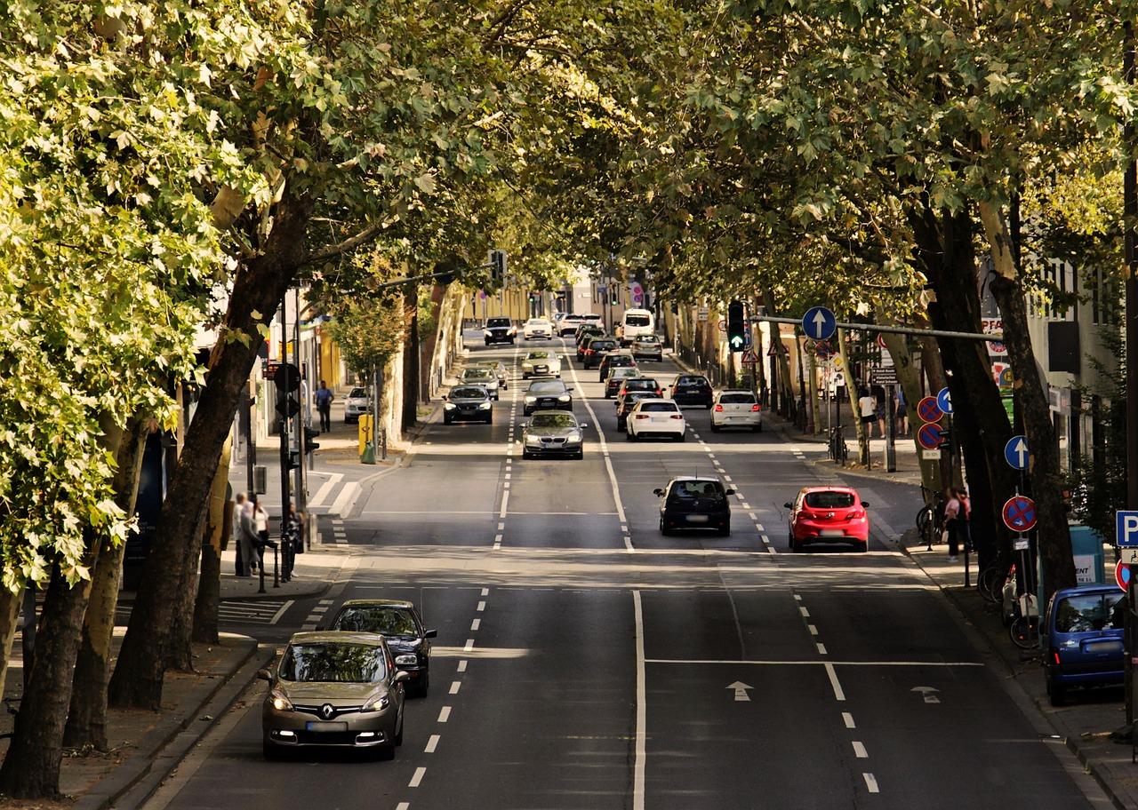 Cos’è e come funziona Move-in, il dispositivo che consente alle auto inquinanti di viaggiare nelle zone con limitazioni in Lombardia e Piemonte