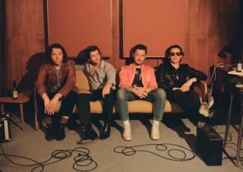 Gli Arctic Monkeys tornano in Italia, svelate le date: il 15 luglio a Milano, il 16 luglio a Roma.