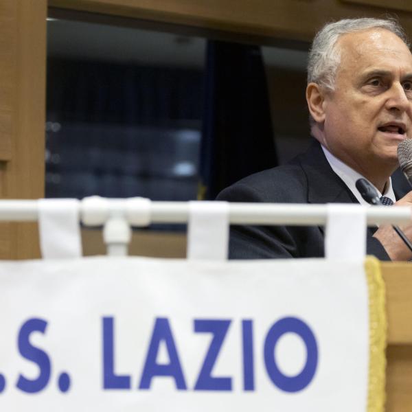 Contestazione Lazio, Corino: “I tifosi hanno dimostrato amore. Lotito? Un club che vive alla giornata e nel calcio non te lo puoi permettere”