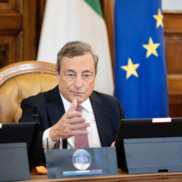 Caro energia, Draghi: “Commissione Ue presenterà proposta”