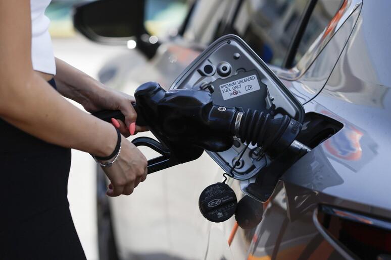 Nuovo bonus carburanti in arrivo a fine settembre 2023 per il caro benzina: ecco a chi e per quali importi