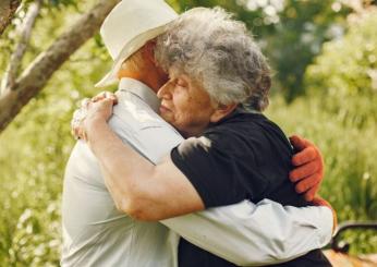 Quali sono i benefici di un abbraccio e quanto dovrebbe durare per fare bene alla salute