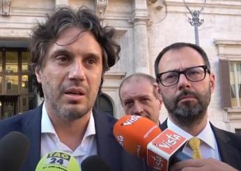 Rissa alla Camera, arrivano le sanzioni di Fontana: 15 giorni di sospensione a Iezzi, 4 a Donno. M5S: “Sanzioni vergognose” | VIDEO