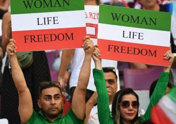 Sequestrate magliette ai mondiali in Qatar: avevano la scritta “freedom” per le donne in Iran