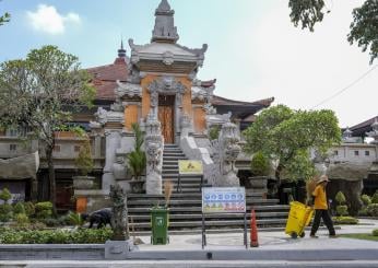 Indonesia, turista russo espulso da Bali per aver posato nudo sul sacro monte Agung