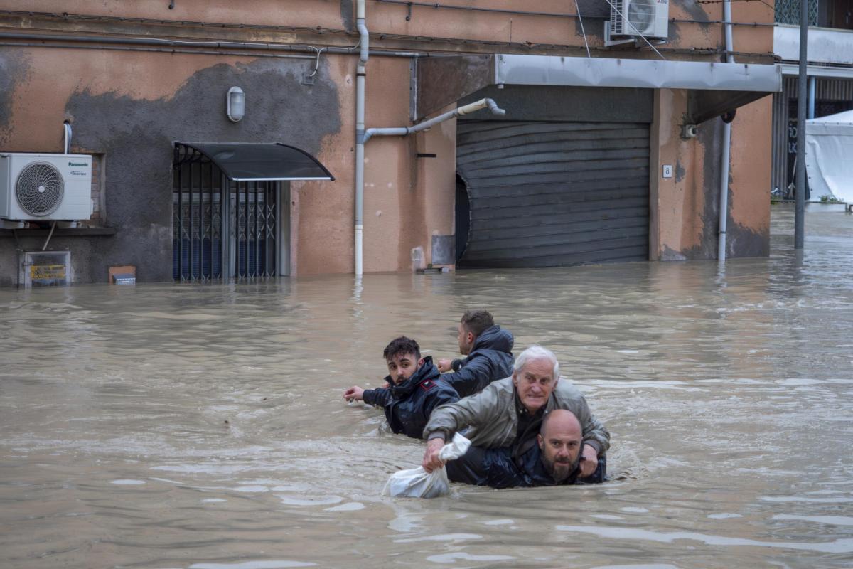 Alluvione, Faenza sprofonda sott’acqua: si allaga anche il centro c…