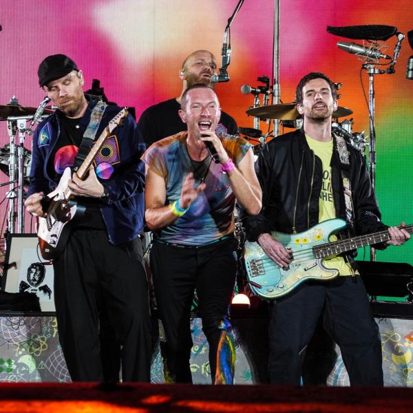 Sanremo 2024, Coldplay super ospiti all’Ariston: l’indiscrezione