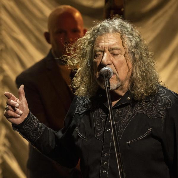 Robert Plant incanta Bari e si prepara per altri tre concerti: tutte le date italiane del 2023 e la scaletta