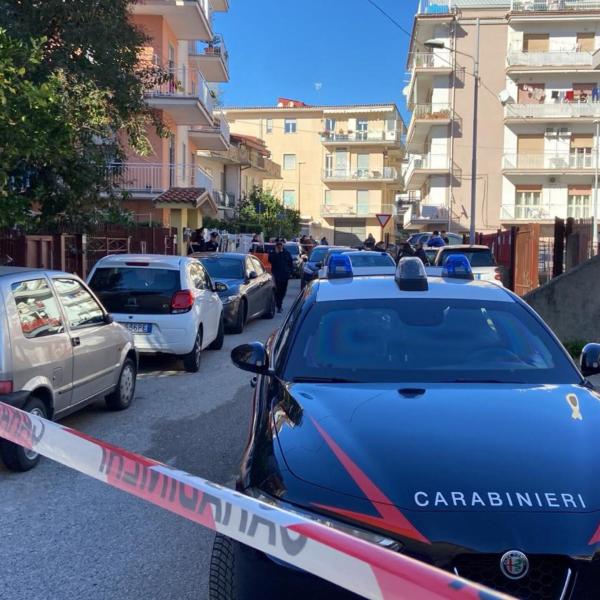 Ancona, madre e figlio trovati morti nel loro appartamento a Chiaravalle: ipotesi omicidio-suicidio