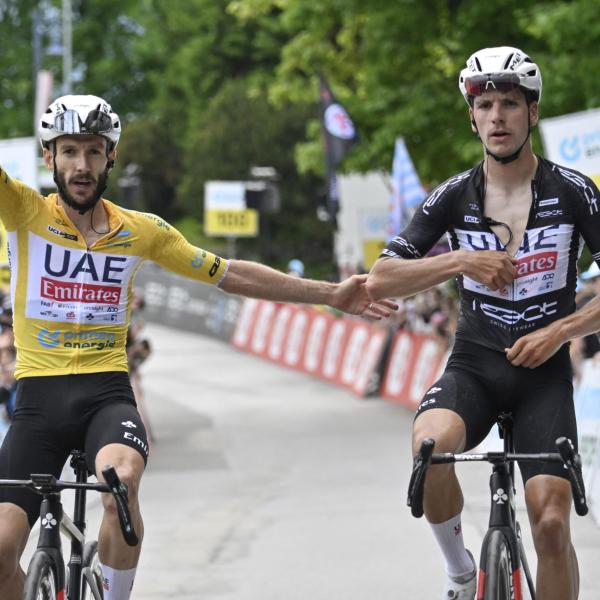 Giro di Svizzera 2024, Yates e Almeida arrivano in parata a Villars-sur-Ollon