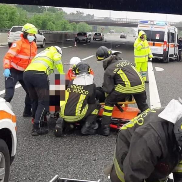 Chi è Ciro Russo, il 37enne morto in un incidente tra il suo scooter e un’auto a Pozzuoli: fatale un sorpasso