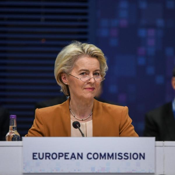 Von der Leyen a Kiev: “Sostegno all’Ucraina finché è necessario”