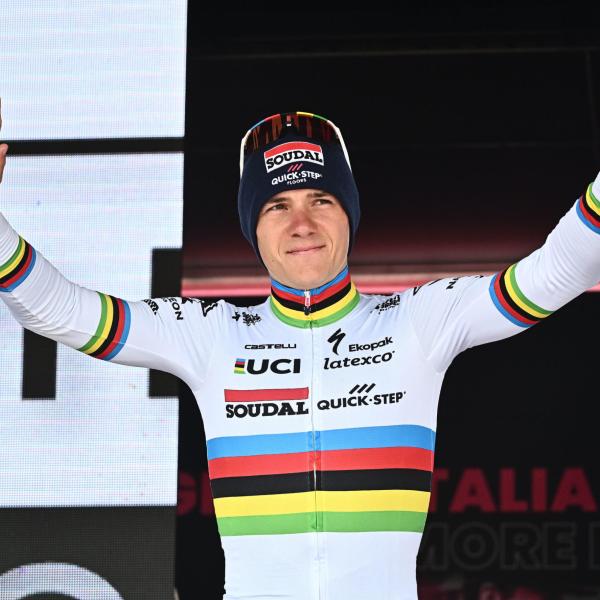 Giro d’Italia 2023, Lefevere su Evenepoel: “Scappato dalla corsa? Non giochiamo con la vita delle persone”